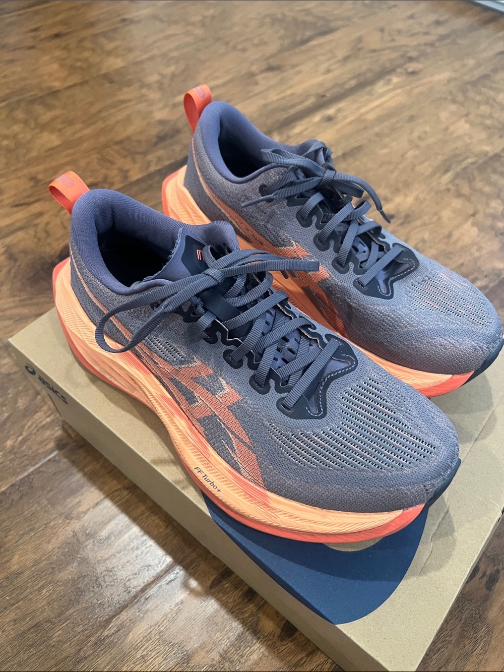 ASICS SuperBlast 2
Color: Greyish Purple/Coral
Size: 7 Men/8.5 Women
Quantity: 1